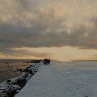 Идущие за солнцем...(Снято на смартфон) :: Sergey Gordoff Идущие за солнцем...(Снято на смартфон) :: Sergey Gordoff