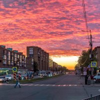 Пылающие закаты над Ухтой. Проспект Ленина :: Николай Зиновьев Пылающие закаты над Ухтой. Проспект Ленина :: Николай Зиновьев