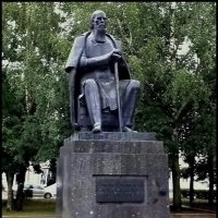 Памятник М.Е. Салтыкову - Щедрину в Твери :: Ольга Довженко