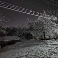 Ночь в заснеженном дворе :: Валерий Ткаченко