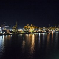 Ночной порт. :: Сергей Фомичев Ночной порт. :: Сергей Фомичев