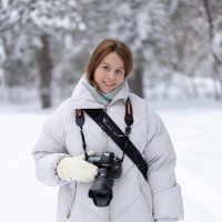 Молодая девушка с фотокамерой :: Александр Синдерёв