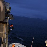 Посадка лоцмана на корабль в море :: Ольга 