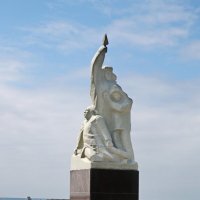 Памятник погибшим морякам. :: Ирина Нафаня