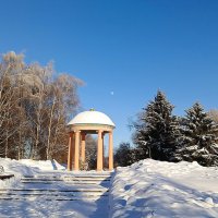 В зимнем парке :: Игорь Сычёв