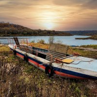 А где-то,волны рассекая,мчатся корабли... :: Тамара Бучарская