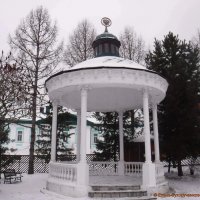 Беседка в Площанской пустыни :: Елена Сухорученкова