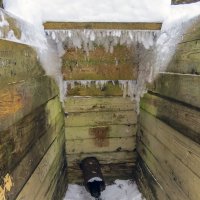 Мороз наращивает шубу на роднике :: Сергей Цветков