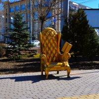 Ростов-на-Дону. Скульптурная композиция "Кресло с книгой". :: Пётр Чернега