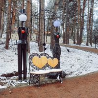 Скамейка влюбленных в Комсомольском парке Кисловодска :: Мариша 