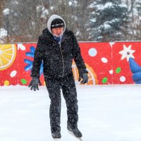 Не молодой мужчина почти каждый день приходит на каток. :: Анатолий. Chesnavik.