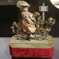 Автоматон музыкальный "Велосипедистка" :: Лидия Бусурина
