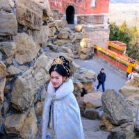 "Принцесса" гуляет по Летней Императорской Резиденции :: Георгий А