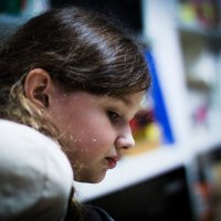 подглядывает в чужие карты :: Артём Евтюхов