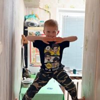 Вот кто обои в коридоре изодрал... :: ВикТор Быстров