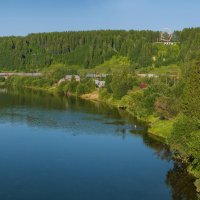 Вид на гору Ветлосян и реку Ухта. А поезд мчит дальше на север, на Воркутуууу) :: Николай Зиновьев