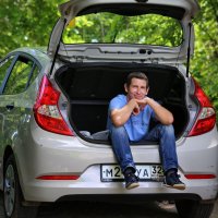 Плохо, что в багажнике, хорошо, что не в закрытом. :: Татьяна Бравая