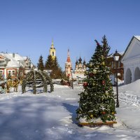 Смотровая площадка. Елочка еще нарядная :: Сергей Цветков