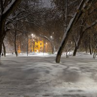 Вечерний снег на улице :: Александр Синдерёв