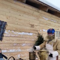 Пункт обогрева - горячий чай из самовара, сбитень и глинтвейн. :: Ольга 