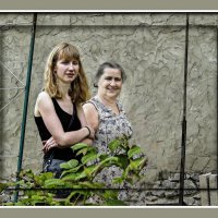 Наташа с бабушкой Люсей :: Владимир Кроливец