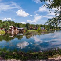 Северные дачи на берегу таежного озера. Здесь хорошо,когда тепло и лето, хотя лето-не гарантия тепла :: Николай Зиновьев
