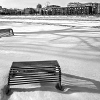 Зимой на Крымской набережной :: Eugene *