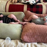 Синхронное кормление близнецов :: Елена 