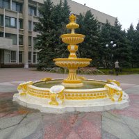 Керчь. Декоративный (старый) фонтан у здания Администрации. :: Пётр Чернега