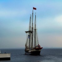 Как провожают пароходы... :: В.И 