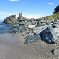 вот такие зеленые камни у пляжа. Словно Нефриты. :: ИРЭН@ . вот такие зеленые камни у пляжа. Словно Нефриты. :: ИРЭН@ .