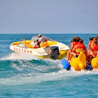 На пляже в Гаграх :: Владимир Зыбин На пляже в Гаграх :: Владимир Зыбин