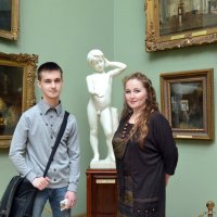 Жена Татьяна и старший сын Евгений в Третьяковской галерее :: Борис Русаков