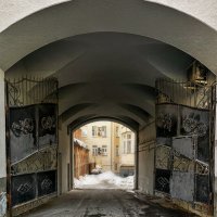 Открытые ворота во двор :: Michel 