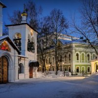 "У Храма Владимирской иконы. Сретенский монастырь"© :: Владимир Макаров