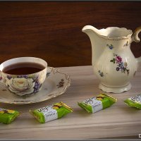 Чашка кофею с конфетками. :: Александр Дмитриев