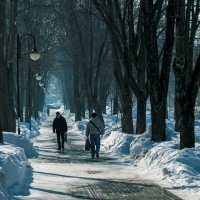 Март, весна - бульвар Гоголя :: Владимир Максимов