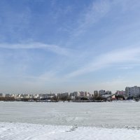 Городской пруд еще замёрзший :: Валерий Иванович