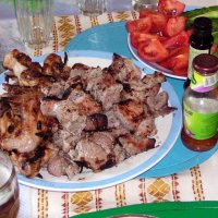 – Все к столу! Шашлык горяч и пиво холодно́!.. :: Михаил Андреев