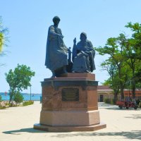 Керчь. Памятник князю Глебу Святославовичу и игумену Никону Печёрскому. :: Пётр Чернега