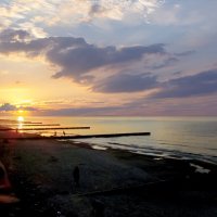 Вечерний берег моря :: Сергей Карачин