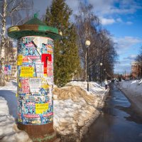 "День весеннего равноденствия в городе. Сезонная реклама"© Фоторабота. :: Владимир Макаров