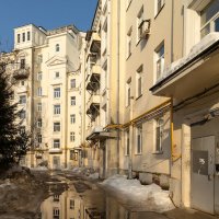 Март в городе :: Александр Синдерёв