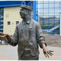 Скульптура Ю. Никулина в Тюмени. :: Михаил К