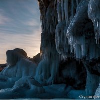 Ледяной сфинкс у пещеры :: Студия фотографии