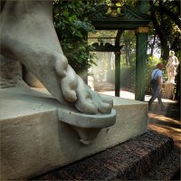 My magic Petersburg_03883_Летний сад. Полочка для ножки :: Станислав Лебединский