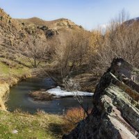 Налево-травка зеленеет,снежок-на правом берегу. Март :: LudMila 