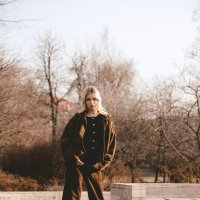 Девушка в парке :: Илья Шенгелия