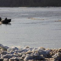 Приходит время снеговые горы тают, люди головы теряют... :: Евгений Корьевщиков