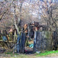 .. закономерный  конец жизни  опустевшего дома... :: galalog galalog